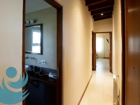 Casa 4 ambientes con 2 baños