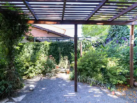Casa 5 ambientes con 4 baños
