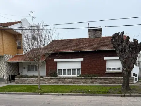 CHALET 4 AMBIENTES- JOSE HERNANDEZ 110 - APTO CRÉDITO