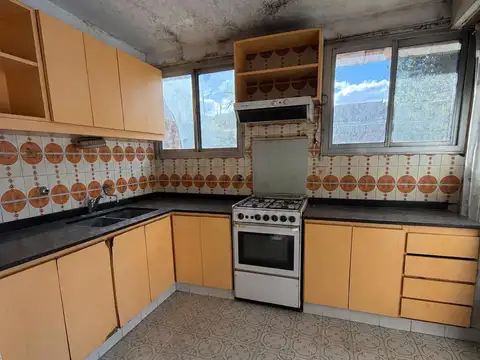 Casa 5 ambientes con 2 baños