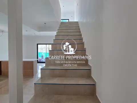 OPORTUNIDAD! Dúplex tipo Casa en Venta 5 ambientes. Springpark. Pilar 100