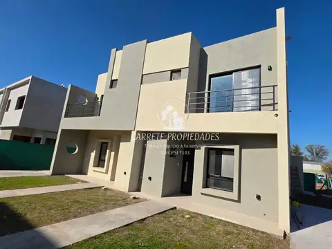 OPORTUNIDAD! Dúplex tipo Casa en Venta 5 ambientes. Springpark. Pilar