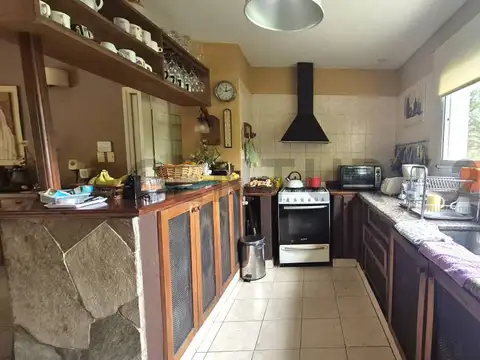 Venta  y/o Permuta Casa de 5 ambientes en Chacras de Uribelarrea.