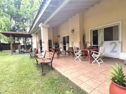 Av. Valeria de Crotto S/N , Piso 0