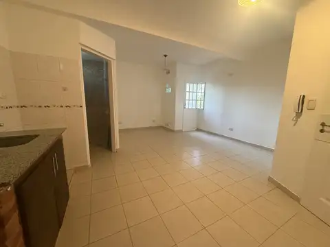 Avenida Nicolás Bruzone 500, Piso 1