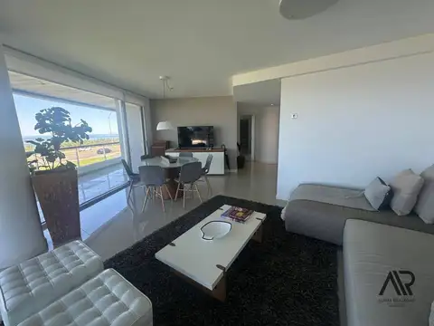 Apto en venta 3 dorm con dep frente al mar 100