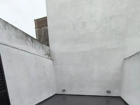 Casa en venta en calle 3 de Caballeria entre Montevideo y Peron