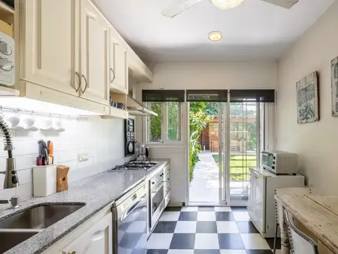 Casa en Alquiler con 1 cochera