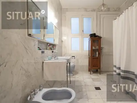 Departamento 9 ambientes con 5 baños