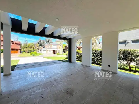 Casa 4 ambientes con 5 baños