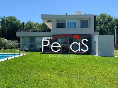 Casa 4 ambientes con 5 baños
