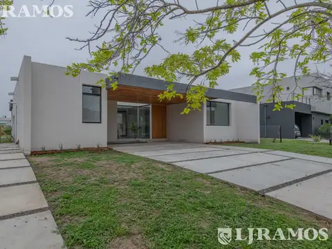 Casa 4 ambientes con 3 baños