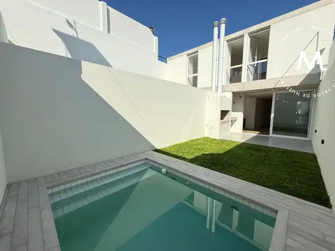 Duplex en venta de 4 ambientes con cochera, piscina y parrilla - Villa Ballester