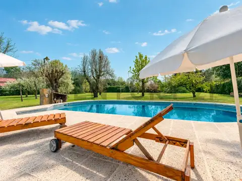 Casa Quinta VENTA en Carlos Keen sobre Lote 4.800 m2