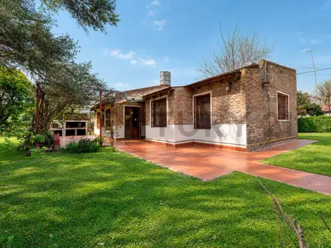 Casa Quinta VENTA en Carlos Keen sobre Lote 4.800 m2