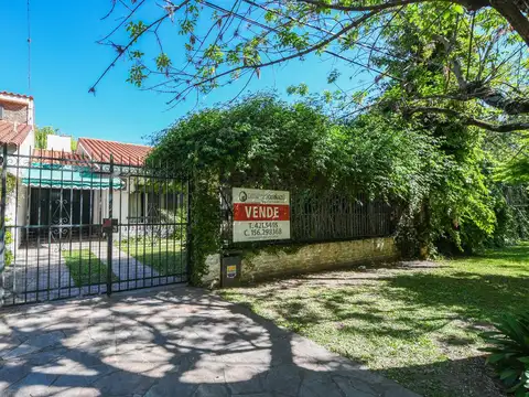CASA VENTA DOS DORMITORIOS JARDIN PISCINA FISHERTON TRADICIONAL ROSARIO
