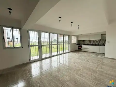 Casa 7 ambientes con 2 baños