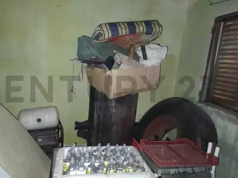 VENTA CASA 3 AMBIENTES CON COCHERA SOBRE LOTE PROPIO