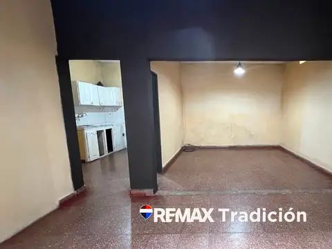 Casa 6 ambientes con 1 baño