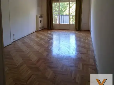 Pinto e/ Hipólito Yrigoyen y Chacabuco
