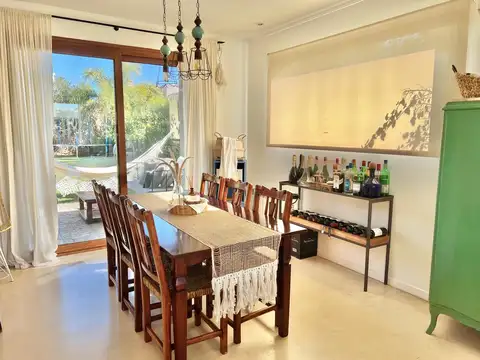 Casa 5 ambientes con 4 baños