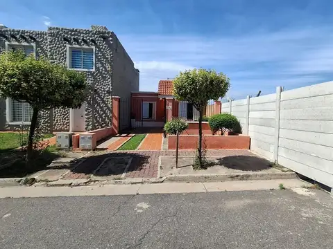 SE VENDE CASA 2 HABIT SOLARES DE SANTA MARIA  