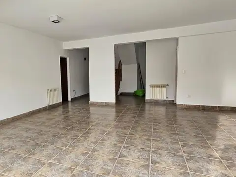 Casa 5 ambientes con 3 baños