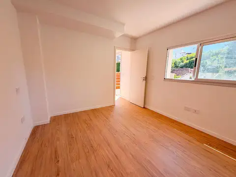 Pellegrini al 2700 - Casa 3 dormitorios - Pasillo unico