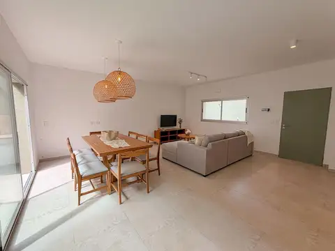 Casa 5 ambientes con 3 baños