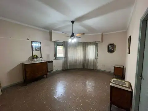 Casa con gran lote en Venta - Martin Coronado