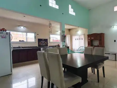 Casa 3 ambientes con 2 baños
