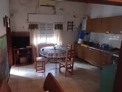 Casa 6 ambientes con 1 baño