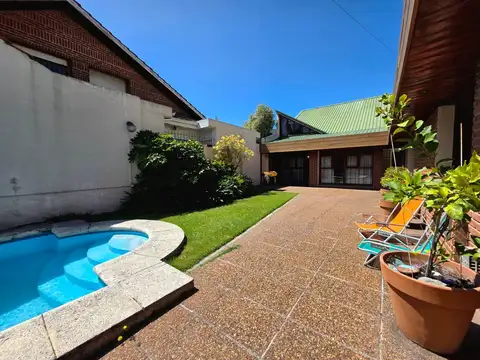 Venta Casa de 5 ambientes con quincho y piscina Parque Luro Mar del Plata