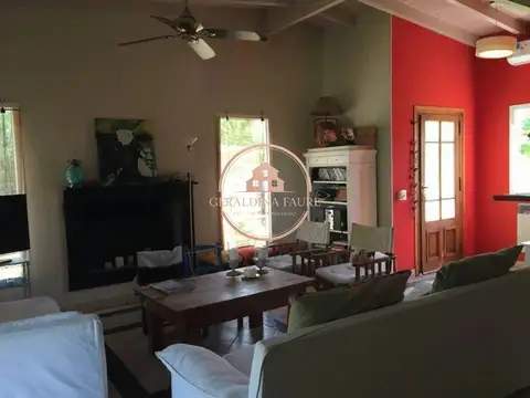 Elegante Casa Estilo Campo En Venta