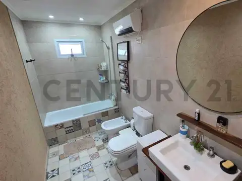 VENTA CASA 5 AMBIENTES CON PISCINA EN EL ESPINILLO GOLF – CARLOS KEEN, LUJÁN