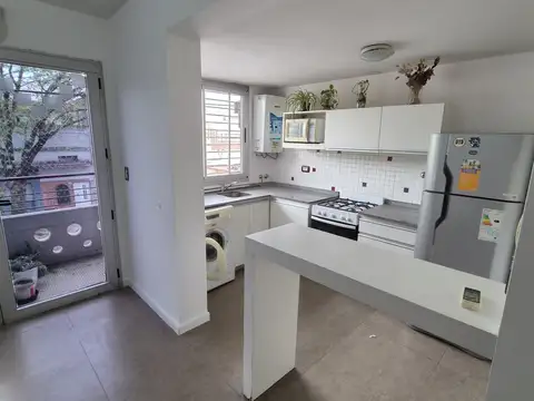 Excelente 2 ambientes con balcón al frente, muy luminoso
