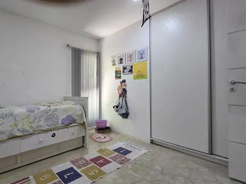 Casa Nivel Gerencial AMPLIA Y MODERNA - 5 dormitorios - Lote de 4900 m2 - Cipolletti