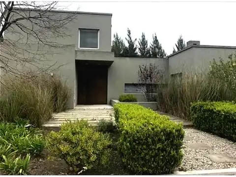 ALQUILER TEMPORAL ; EXCELENTE CASA EN EL BARRIO EL ENCUENTRO: ENERO Y FEBRERO