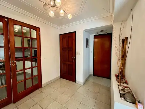 VENTA CASA 5 AMBIENTES PATIO VILLA LUZURIAGA