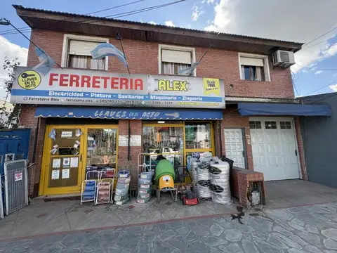Casa con Locales Comerciales en Merlo
