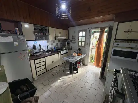 Casa 5 ambientes con 2 baños
