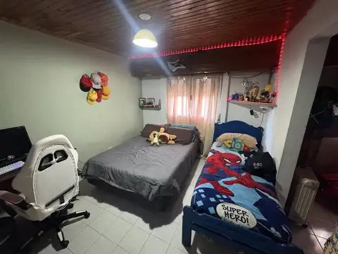 Casa con Locales Comerciales en Merlo