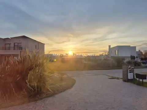 Casa 4 ambientes con 4 baños