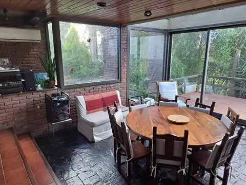 Casa en Alquiler con 2 cocheras
