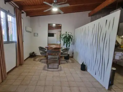 Casa 7 ambientes con 2 baños