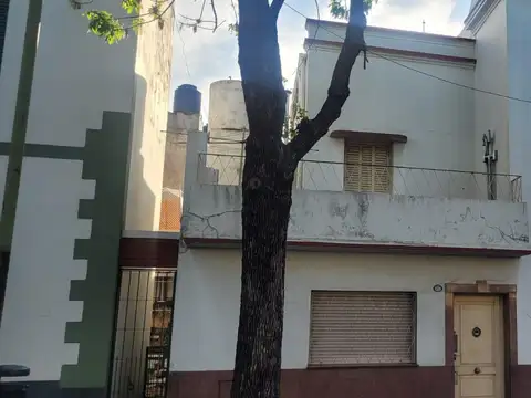 Casa en  Liniers ex municipal 5 ambientes oprtunidad 
