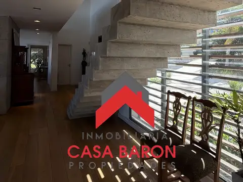VENTA HERMOSA CASA EN SAN LORENZO CON PILETA