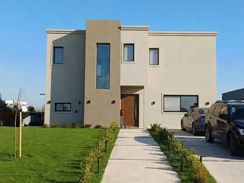 Casa moderna de 2 plantas San Sebastian area 7