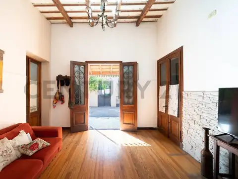 Casa en Venta con 3 cocheras