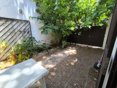 Olivos - Caseros 1300 Alquiler -PH 2  amb- c/cochera Excelente ubicación  a pocas cuadras de Av. Maipu